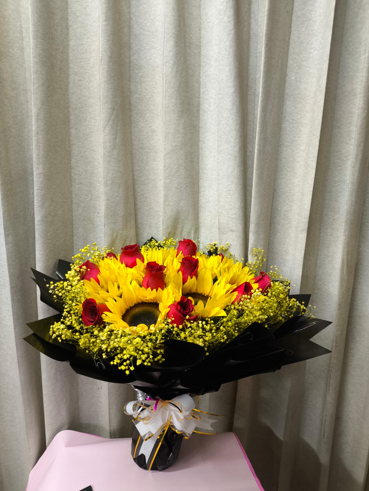 Ramo Girasoles y Rosas Rojas