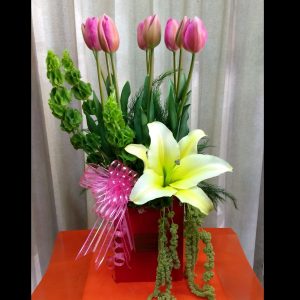 ARREGLO DE TULIPANES