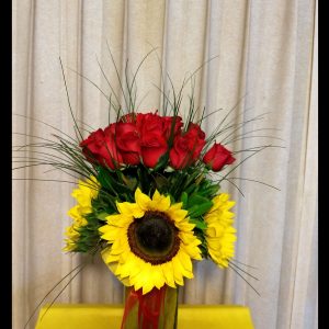 BOUQUET DE ROSAS CON GIRASOLES